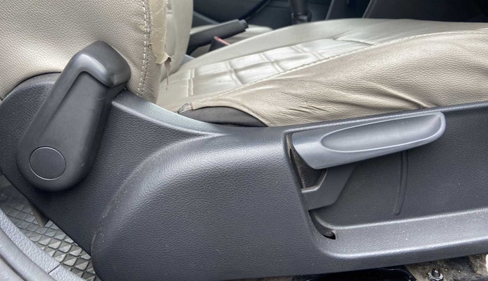 2018 Volkswagen Polo COMFORTLINE 1.0L MPI, Petrol, Manual, 63,459 km, Driver Side Adjustment Panel