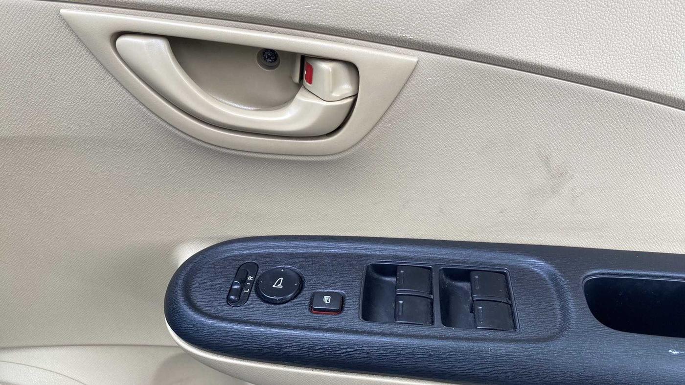 2014 Honda Amaze 1.2L I-VTEC SX, Petrol, Manual, 35,895 km, Driver Side Door Panels Control