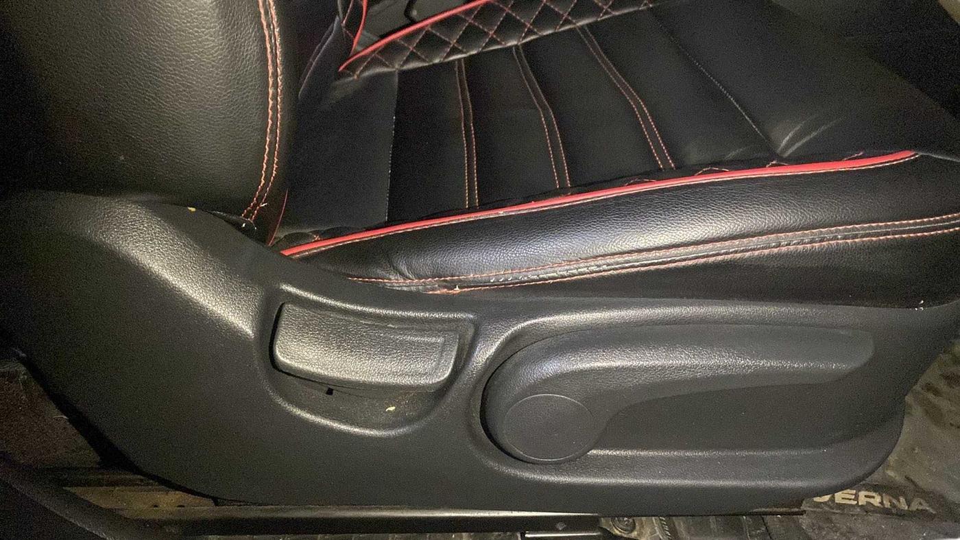 2018 Hyundai Verna 1.6 VTVT SX, Petrol, Manual, 95,329 km, Driver Side Adjustment Panel