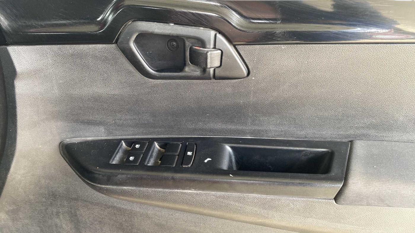 2017 Mahindra KUV 100 NXT K8 D 6 STR, Diesel, Manual, 51,712 km, Driver Side Door Panels Control