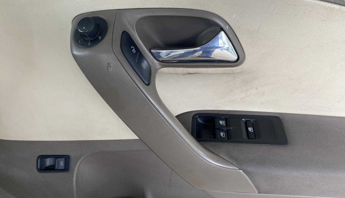 2015 Skoda Rapid 1.5 TDI CR ACTIVE, Diesel, Manual, 1,00,263 km, Driver Side Door Panels Control