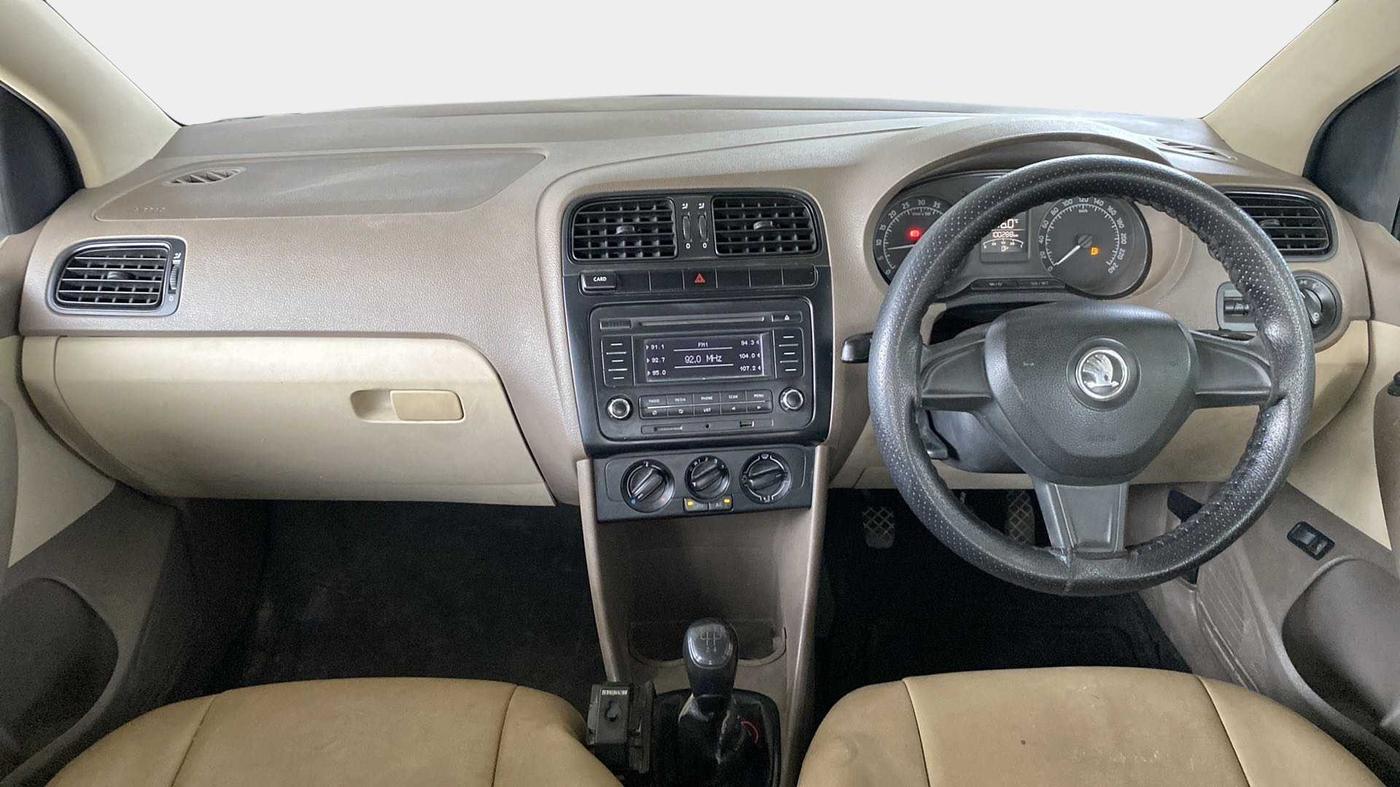 2015 Skoda Rapid 1.5 TDI CR ACTIVE, Diesel, Manual, 1,00,263 km, Dashboard
