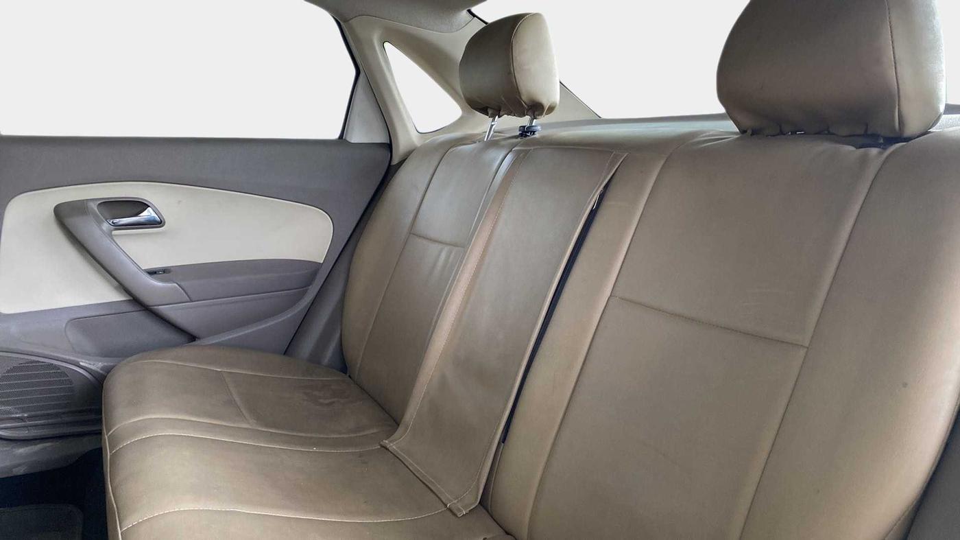 2015 Skoda Rapid 1.5 TDI CR ACTIVE, Diesel, Manual, 1,00,263 km, Right Side Rear Door Cabin