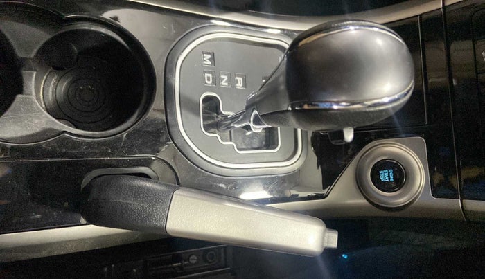 2018 Mahindra XUV500 W11 (O) AT, Diesel, Automatic, 43,761 km, Gear Lever