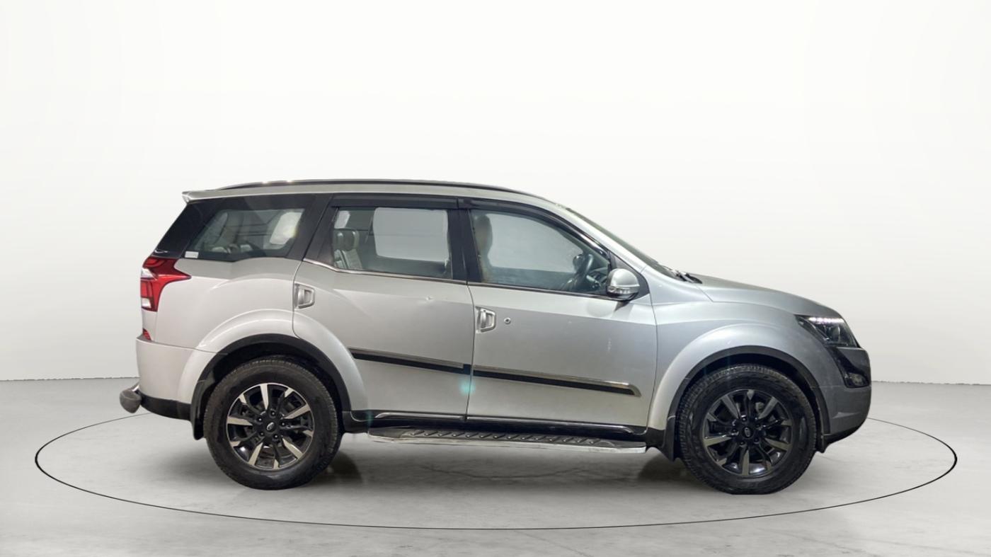 2018 Mahindra XUV500 W11 (O) AT, Diesel, Automatic, 43,761 km, Right Side View