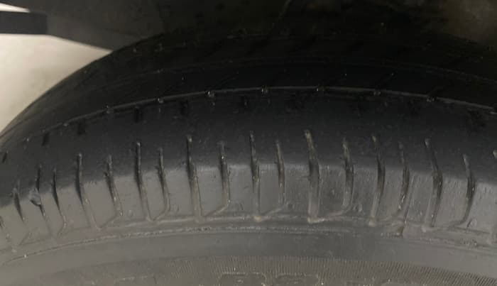2020 Maruti Eeco 5 STR WITH A/C+HTR, Petrol, Manual, 33,593 km, Left Front Tyre Tread