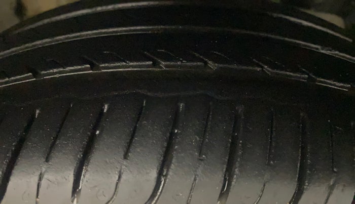 2015 Ford Figo Aspire TREND 1.2 PETROL, Petrol, Manual, 96,534 km, Right Front Tyre Tread