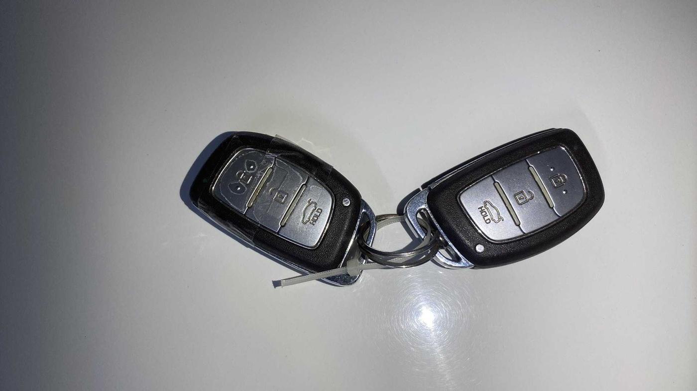 2015 Hyundai Grand i10 ASTA AT 1.2 KAPPA VTVT, Petrol, Automatic, 35,537 km, Key Close Up