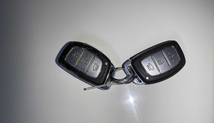 2015 Hyundai Grand i10 ASTA AT 1.2 KAPPA VTVT, Petrol, Automatic, 35,537 km, Key Close Up