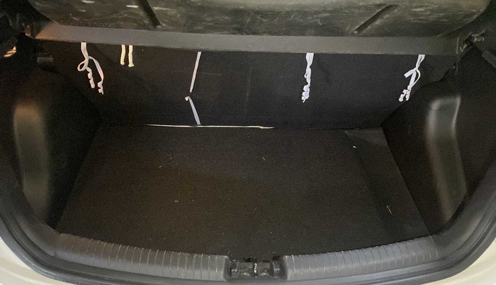 2015 Hyundai Grand i10 ASTA AT 1.2 KAPPA VTVT, Petrol, Automatic, 35,537 km, Boot Inside