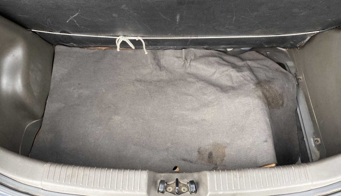 2015 Hyundai i10 MAGNA 1.1, Petrol, Manual, 63,588 km, Boot Inside