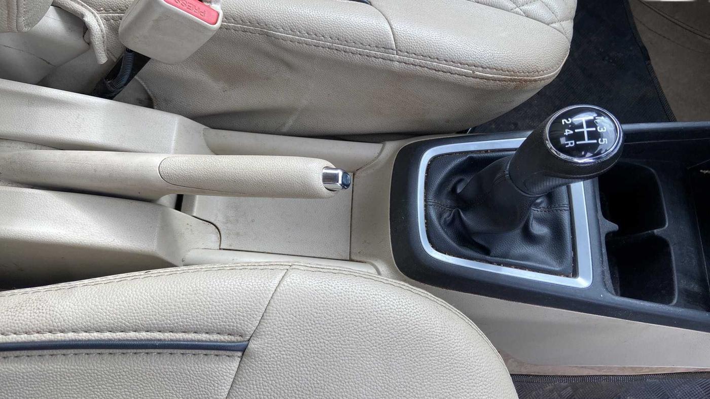 2021 Maruti Dzire VXI, Petrol, Manual, 33,666 km, Gear Lever