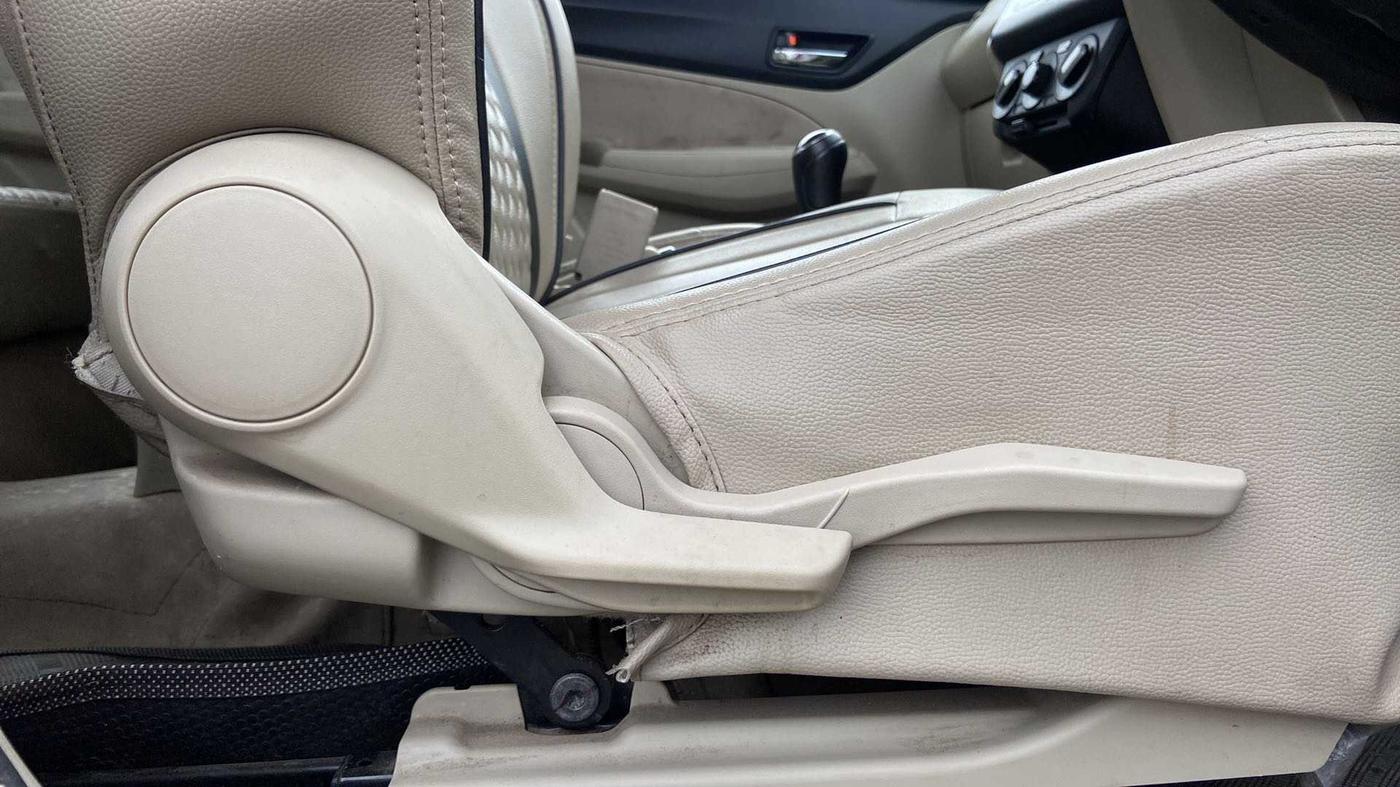 2021 Maruti Dzire VXI, Petrol, Manual, 33,666 km, Driver Side Adjustment Panel