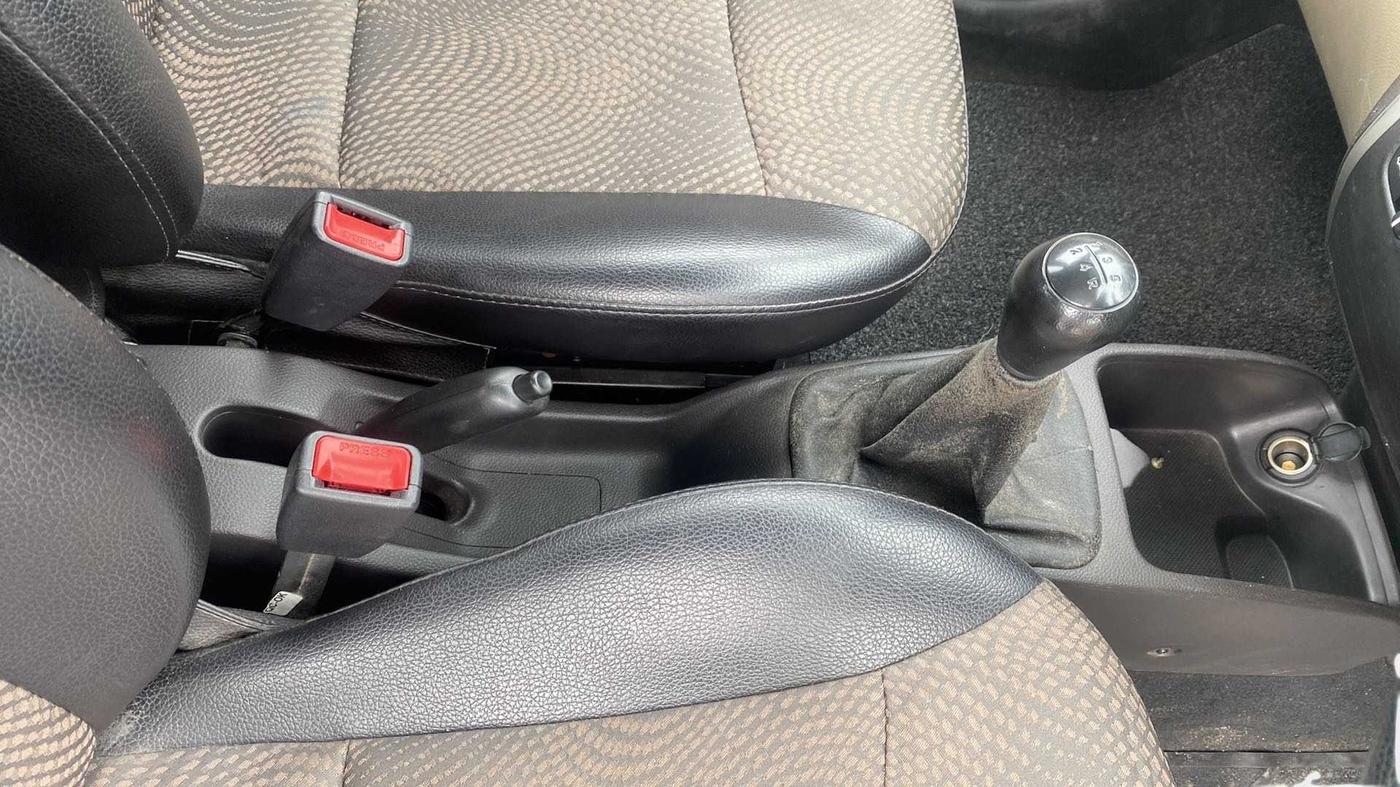 2014 Hyundai Eon MAGNA +, Petrol, Manual, 68,519 km, Gear Lever