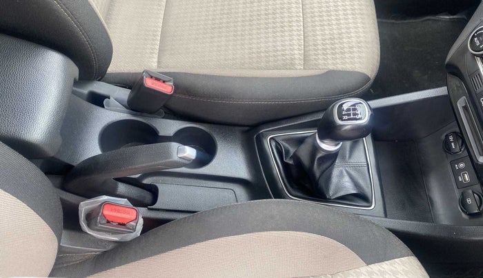 2018 Hyundai Elite i20 ASTA 1.2 (O), Petrol, Manual, 39,733 km, Gear Lever