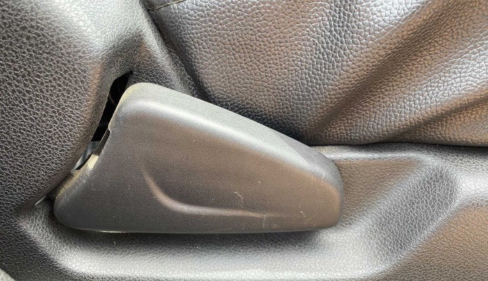 2019 Renault Kwid RXT 1.0 (O), Petrol, Manual, 73,904 km, Driver Side Adjustment Panel