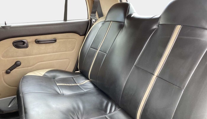 2011 Hyundai Santro Xing GLS, Petrol, Manual, 31,799 km, Right Side Rear Door Cabin