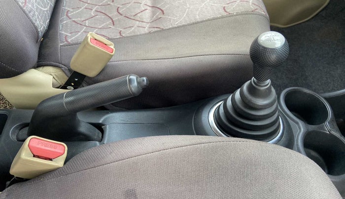 2015 Honda Brio S MT, Petrol, Manual, 1,20,127 km, Gear Lever