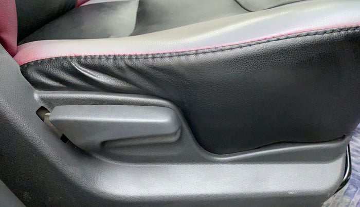 2012 Maruti Ritz VDI, Diesel, Manual, 97,419 km, Driver Side Adjustment Panel