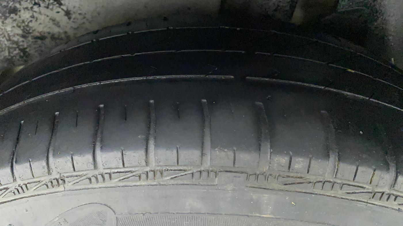 2017 Maruti Dzire VXI, Petrol, Manual, 80,392 km, Left Rear Tyre Tread