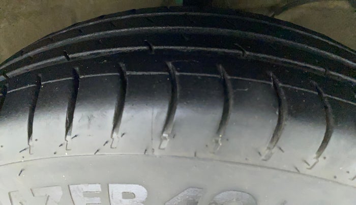2017 Maruti Dzire VXI, Petrol, Manual, 80,392 km, Right Front Tyre Tread