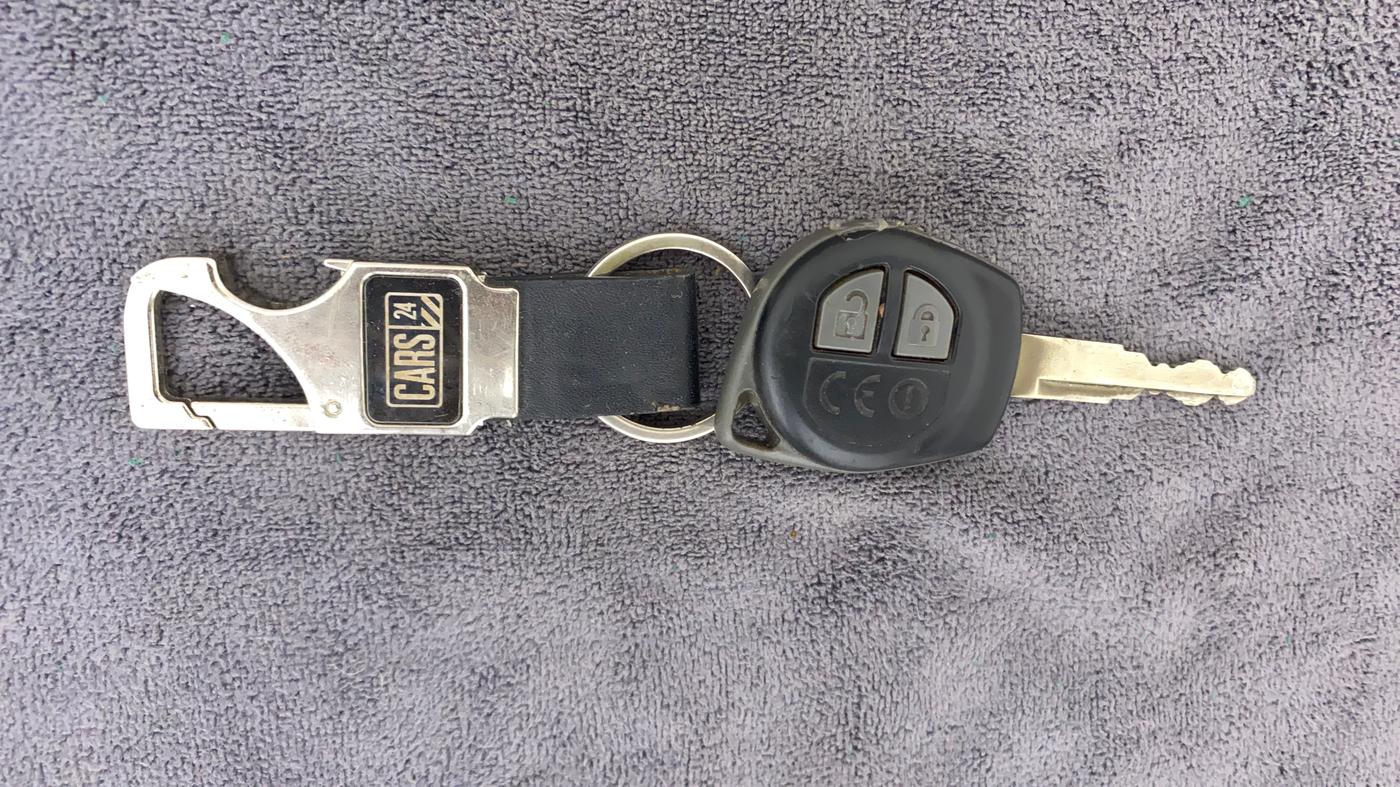 2017 Maruti Dzire VXI, Petrol, Manual, 80,392 km, Key Close Up