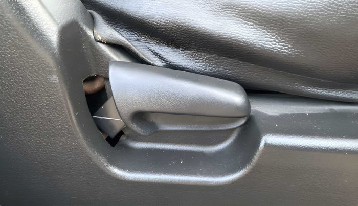 2014 Maruti Wagon R 1.0 VXI, Petrol, Manual, 72,017 km, Driver Side Adjustment Panel