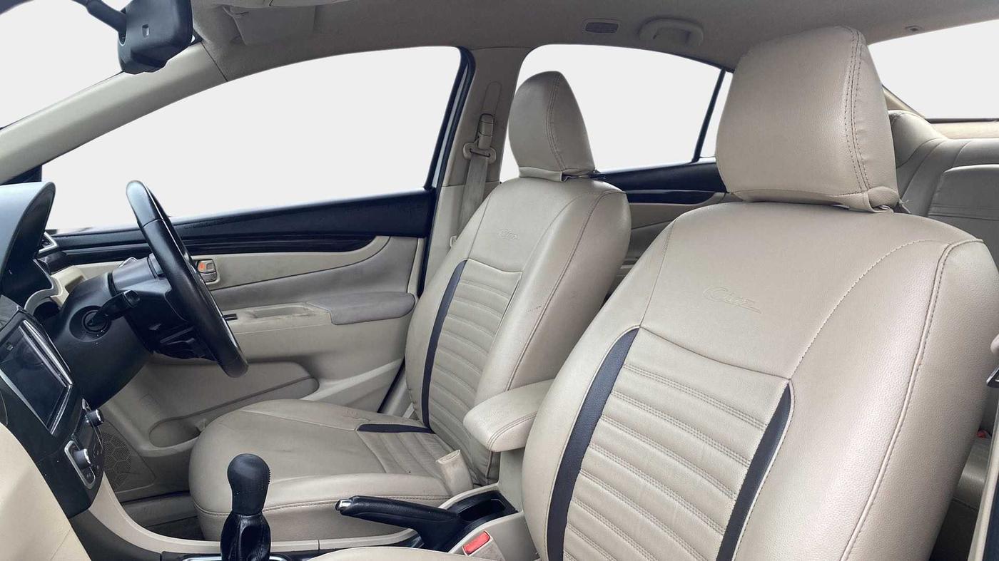2015 Maruti Ciaz ZDI+, Diesel, Manual, 84,617 km, Right Side Front Door Cabin