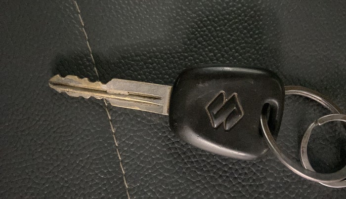 2015 Maruti Alto K10 LXI, CNG, Manual, 69,919 km, Key Close Up