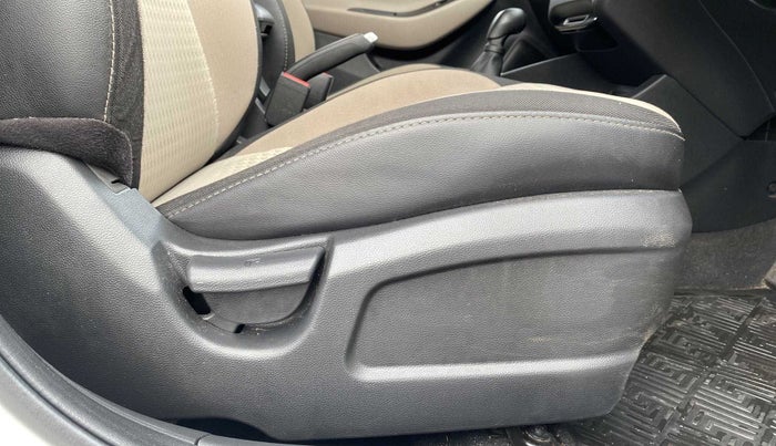2020 Hyundai Elite i20 MAGNA PLUS 1.2, Petrol, Manual, 28,342 km, Driver Side Adjustment Panel