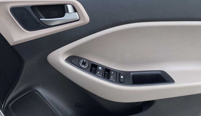 2020 Hyundai Elite i20 MAGNA PLUS 1.2, Petrol, Manual, 28,342 km, Driver Side Door Panels Control