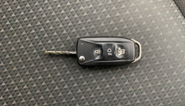 2017 Tata Tiago XZ PETROL, Petrol, Manual, 65,410 km, Lock system - Indicator lights improper