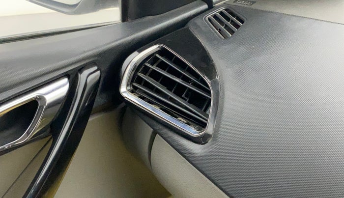 2017 Tata Tiago XZ PETROL, Petrol, Manual, 65,410 km, AC Unit - Front vent has minor damage