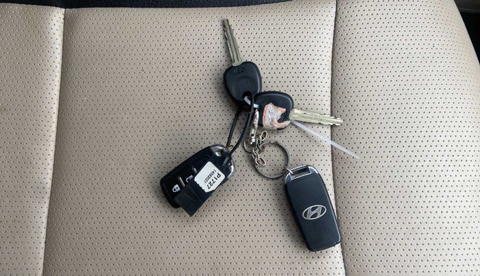 2014 Hyundai Eon ERA +, Petrol, Manual, 12,675 km, Key Close Up