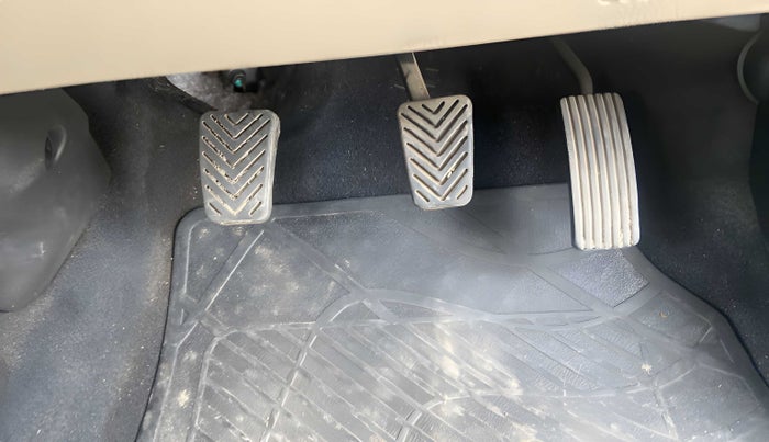 2014 Hyundai Eon ERA +, Petrol, Manual, 12,675 km, Pedals