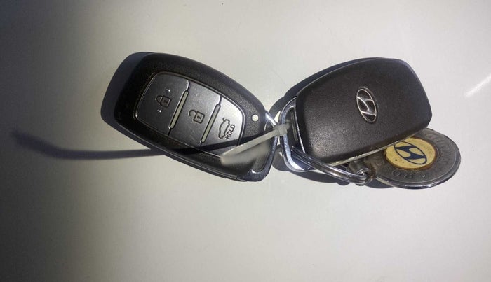 2014 Hyundai Grand i10 ASTA AT 1.2 KAPPA VTVT, Petrol, Automatic, 63,113 km, Key Close Up