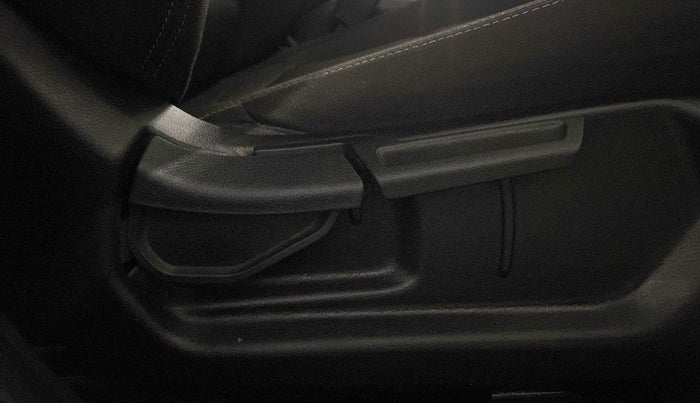 2019 Hyundai VENUE SX PLUS 1.0 TURBO DCT, Petrol, Automatic, 32,567 km, Driver Side Adjustment Panel