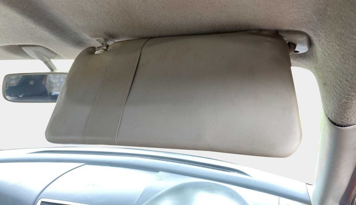 2015 Maruti Swift VDI ABS, Diesel, Manual, 1,24,318 km, Ceiling - Sun visor minor damage