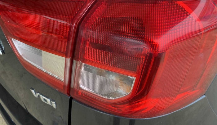2017 Maruti Vitara Brezza VDI, Diesel, Manual, 36,201 km, Left tail light - Minor damage