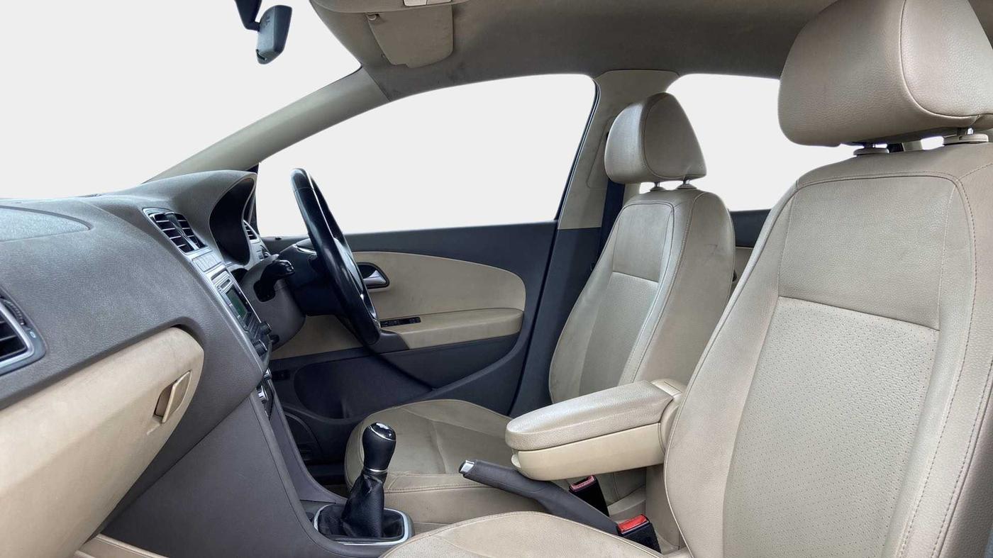 2015 Volkswagen Vento HIGHLINE DIESEL 1.5, Diesel, Manual, 1,25,458 km, Right Side Front Door Cabin