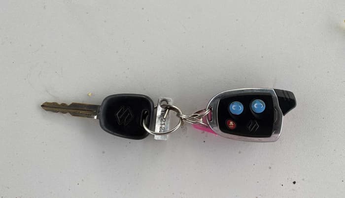 2015 Maruti Alto K10 LXI, Petrol, Manual, 77,198 km, Key Close Up