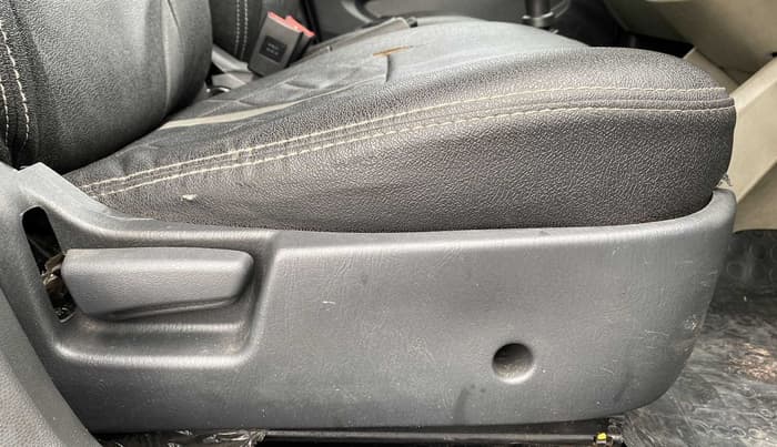 2015 Maruti Alto K10 LXI, Petrol, Manual, 77,198 km, Driver Side Adjustment Panel