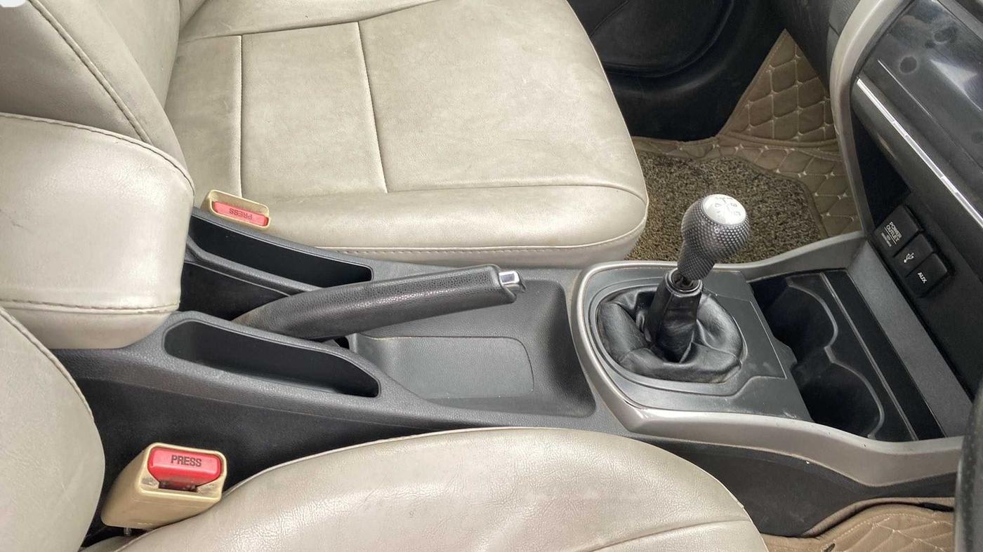 2016 Honda City 1.5L I-VTEC V MT, Petrol, Manual, 1,18,569 km, Gear Lever
