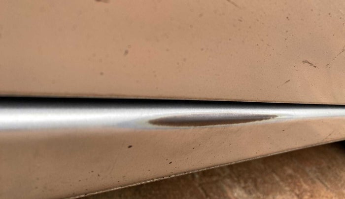 2016 Honda City 1.5L I-VTEC V MT, Petrol, Manual, 1,18,569 km, Right running board - Paint is slightly faded