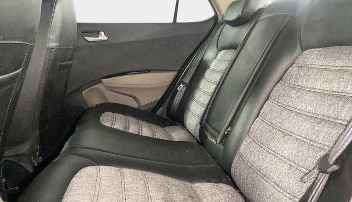 2017 Hyundai Xcent SX 1.2 (O), Petrol, Manual, 22,566 km, Right Side Rear Door Cabin