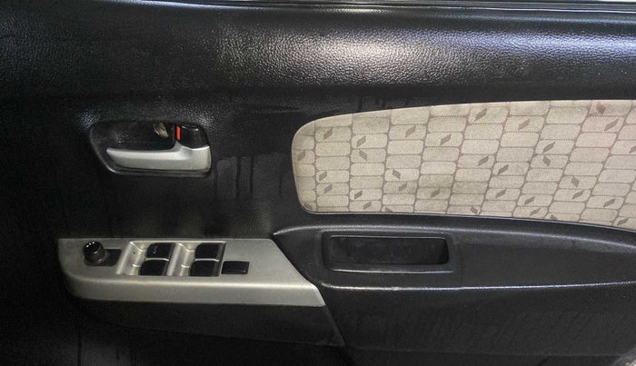 2015 Maruti Wagon R 1.0 VXI, Petrol, Manual, 64,984 km, Driver Side Door Panels Control