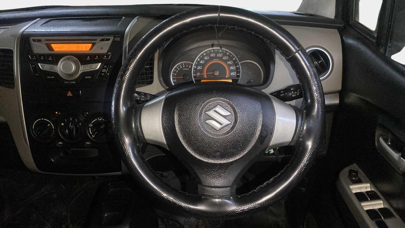 2015 Maruti Wagon R 1.0 VXI, Petrol, Manual, 64,984 km, Steering Wheel Close Up