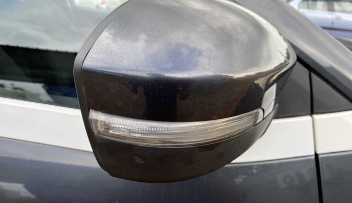 2017 Tata NEXON XZ PLUS PETROL, Petrol, Manual, 72,564 km, Right rear-view mirror - Folding motor not working