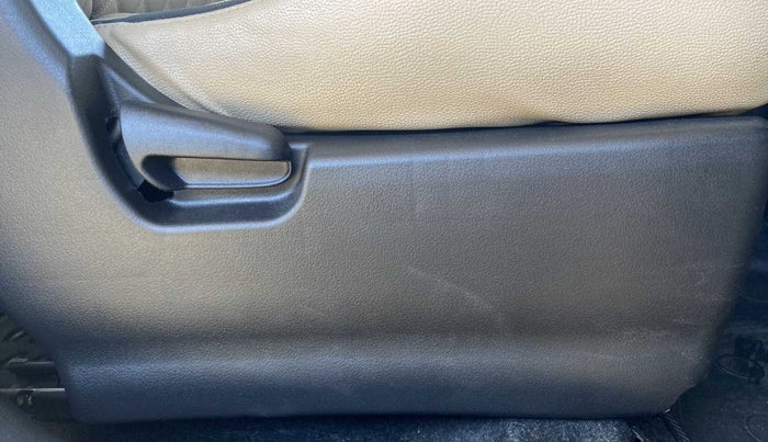 2018 Maruti Wagon R 1.0 VXI, Petrol, Manual, 60,221 km, Driver Side Adjustment Panel
