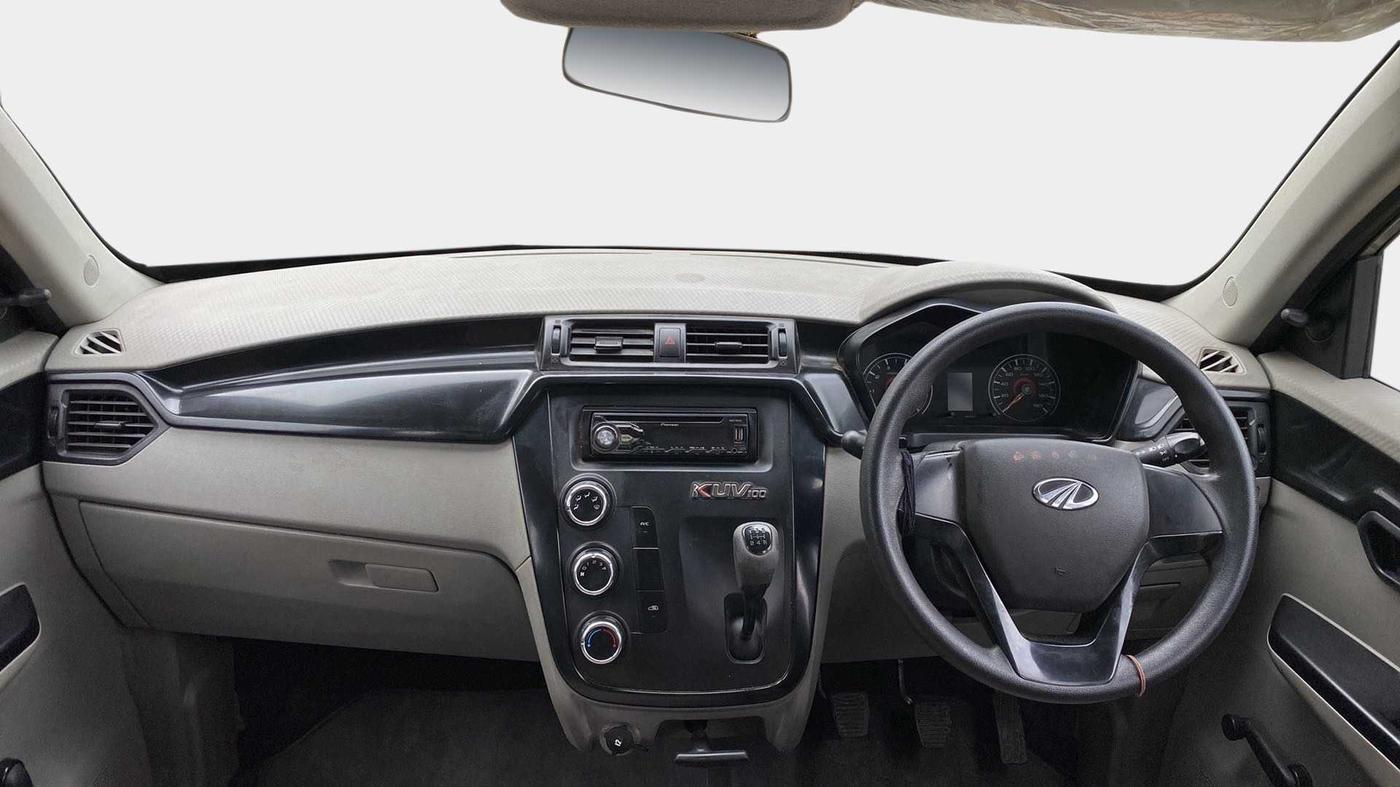 2016 Mahindra Kuv100 K2 6 STR, Petrol, Manual, 44,474 km, Dashboard